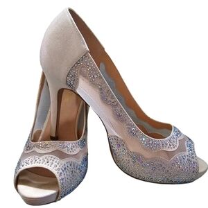 EUC Dream Pairs Divine Rhinestone Bridal Shoes